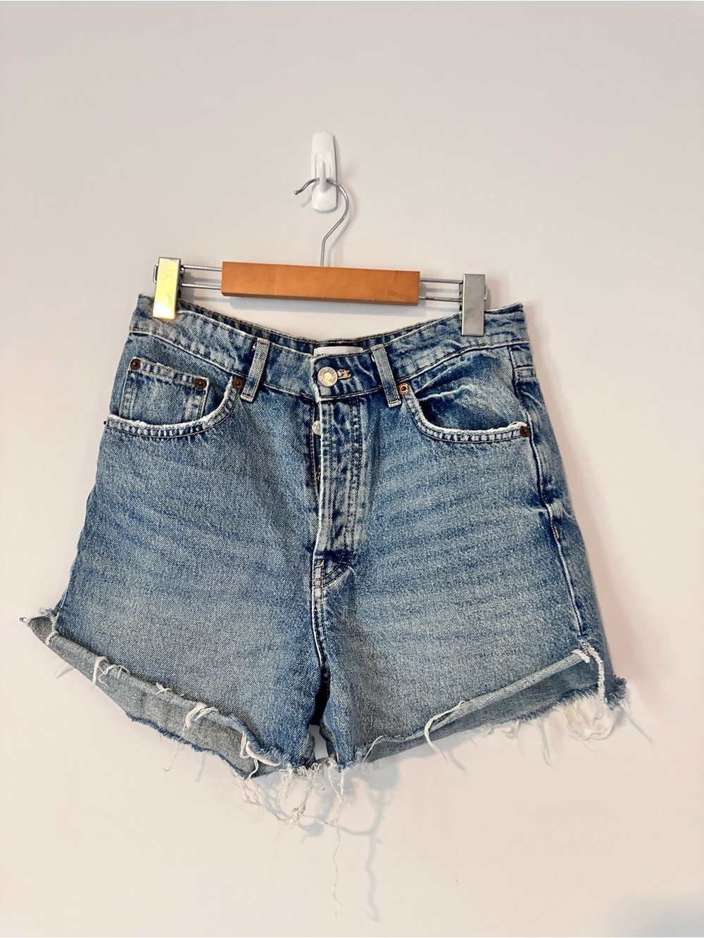 Zara Light Blue High-Rise Frayed Denim Shorts 100% Cotton Size 6 - Picture 3 of 10